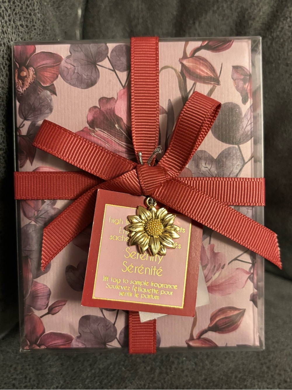 Serenity 12 Floral Sachets Gift with Gold Sunflower Charm - Red